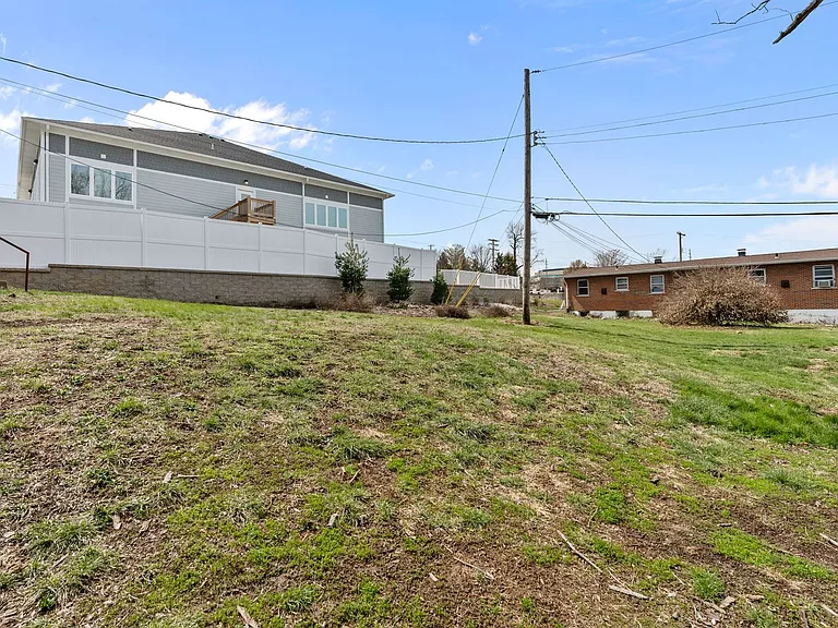 945 Ohlman Ave — Photo 30