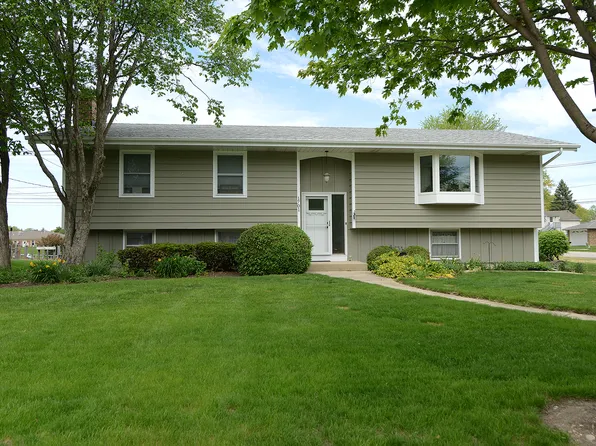 1701 Radnor Ct, Geneva, IL 60134