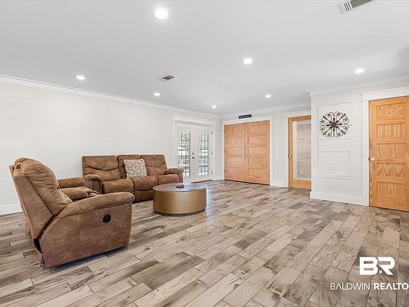 4th image of 202 Denise Ln