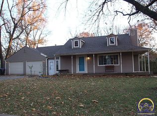 4205 SW Stratford Rd, Topeka, KS 66604