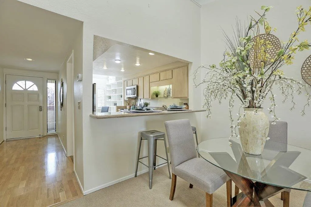 3 bed, 1568 sqft, $4,900 — Photo 2