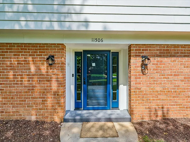 11506 Stonewood Ln — Photo 3