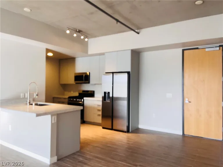 353 E Bonneville Ave #419 — Photo 5