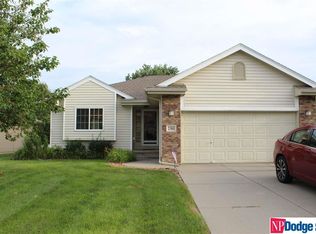 2301 Aberdeen Dr, Papillion, NE 68133