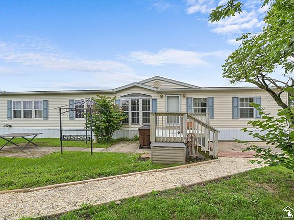 5th image of 584 Pine Tree Ct