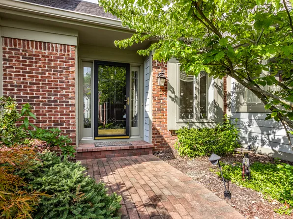 9328 Spring Forest Dr, Indianapolis, IN 46260