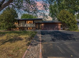 2641 Ridge Ln, Mounds View, MN 55112