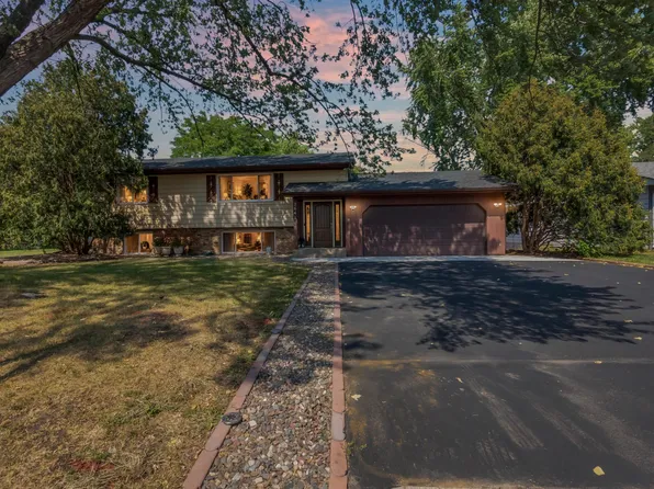2641 Ridge Ln, Mounds View, MN 55112