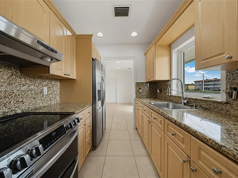 7515 NW South River Dr — Photo 14