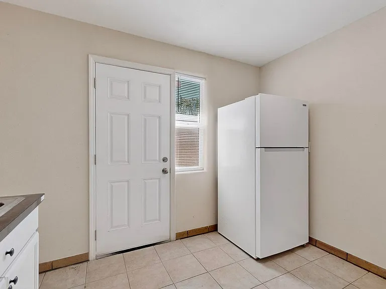 536 Cardenas Dr SE — Photo 20