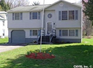120 Sunnybrook Dr, North Syracuse, NY 13212