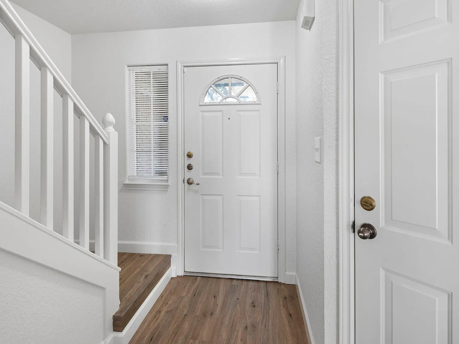 3 bed, 2.5 bath, 1253 sqft, $1,725 — Photo 2