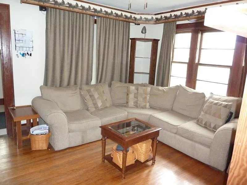 3 bed, 1261 sqft, $1,425 — Photo 2