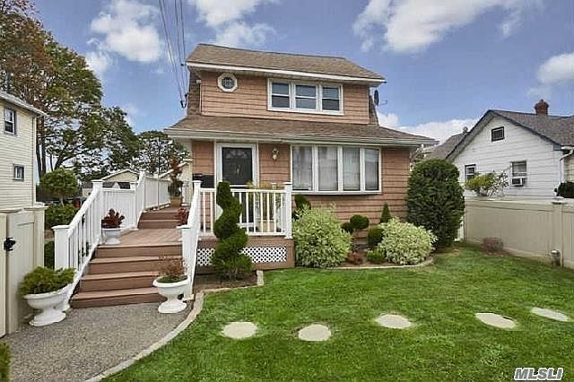 1st image of 14 Nicholas Ave