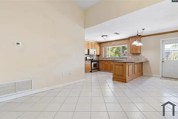 4245 NW 114th Ave — Photo 5