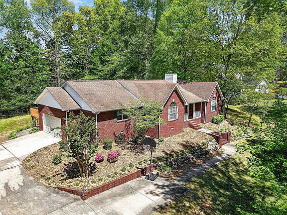 4th image of 229 Hickory Blvd