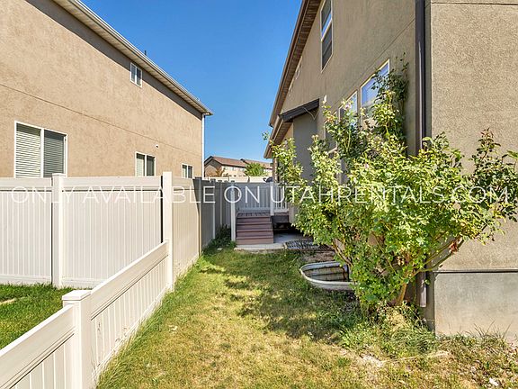 4th image of 596 W Goldenrod Way