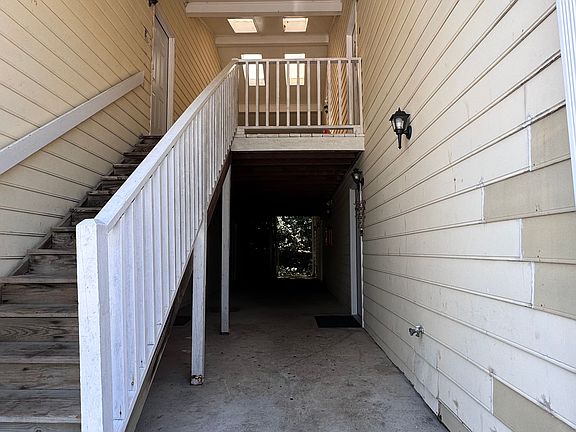 3rd image of 519 Mystic Dr APT C