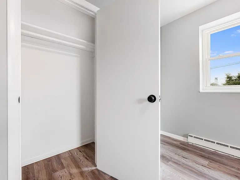 16 Waldemar Ave #206 — Photo 7