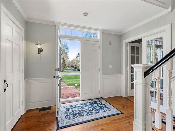 5th image of 23 Old Farm Rd
