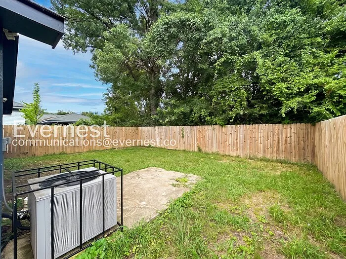 1621 Locust St — Photo 20