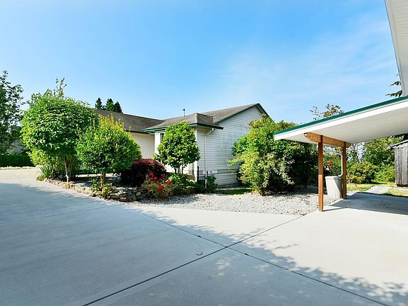3rd image of 4871 Blueberry Pl