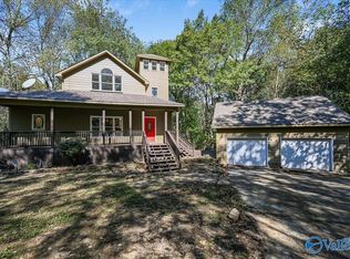 2232 Thompson Falls Dr, Guntersville, AL 35976