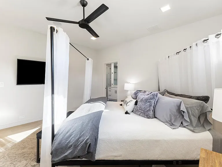 2082 Dennison Ln — Photo 32