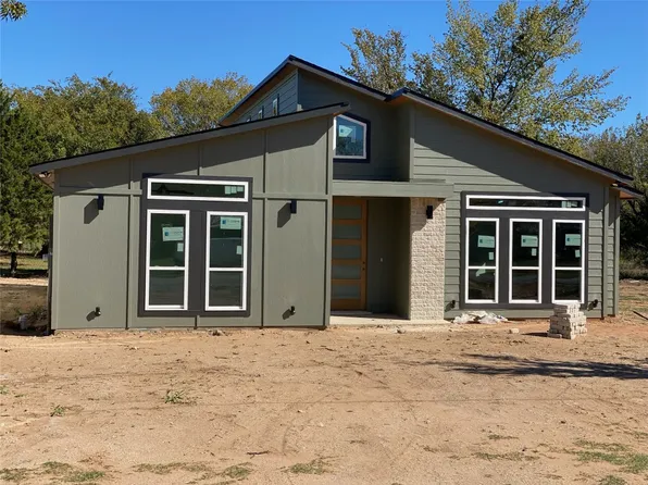 712 3rd St, Bridgeport, TX 76426