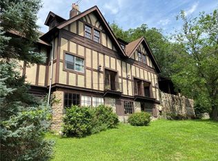 32 E Lake Stable Rd, Tuxedo Park, NY 10987