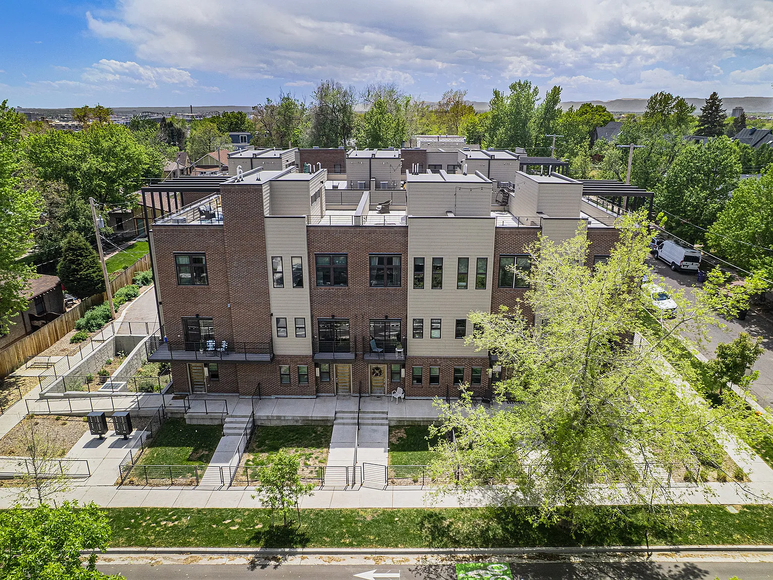 2 bed, 1.5 bath, 1165 sqft, $3,100 — Photo 1