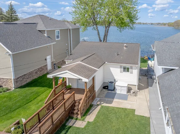 2414 Crane Rd, Fenton, MI 48430