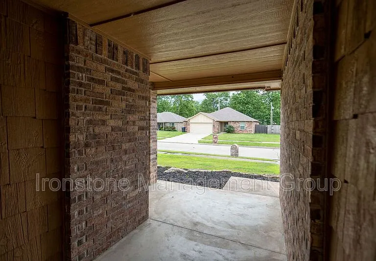 120 W Dogwood St — Photo 3
