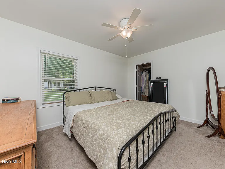 670 Queens Creek Rd — Photo 17