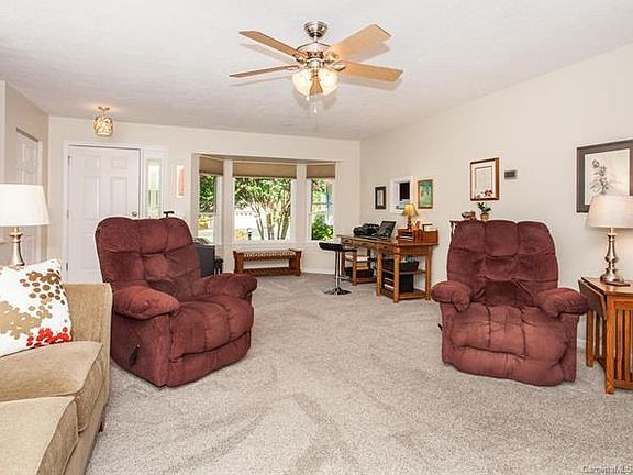 3rd image of 2920 Middleton Pl