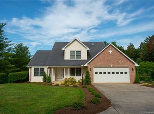 98 Sunwest Dr, Arden, NC 28704