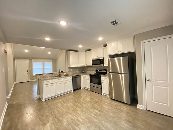 5th image of 208 Magnolia Ct