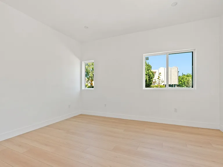 2637 S Garth Ave — Photo 17