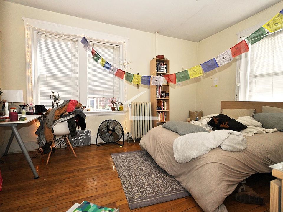 1st image of 62 Egmont St APT 02