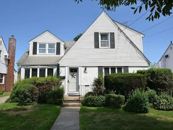 73 Evans Street, New Hyde Park, NY 11040