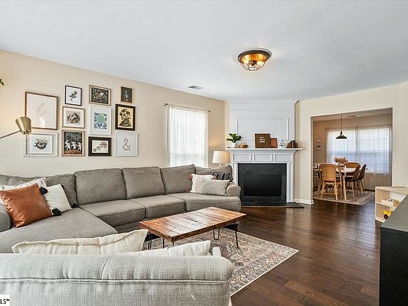 3rd image of 15 Brockmore Dr