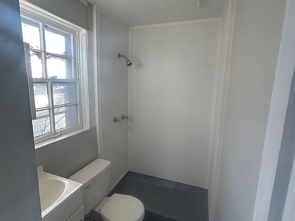 5th image of 808 26th St SW