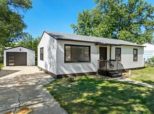 1933 7th St NW, Minot, ND 58703