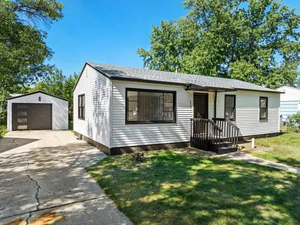 1933 7th St NW, Minot, ND 58703