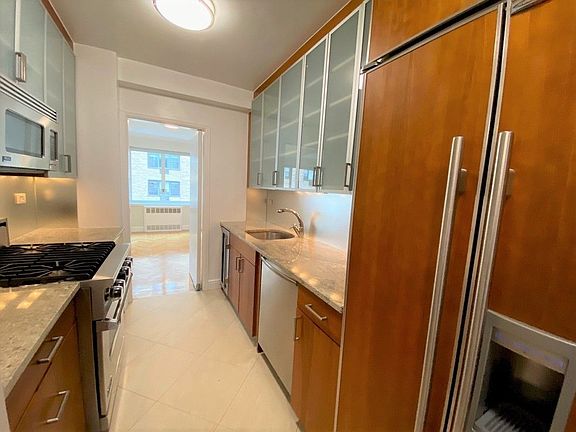3rd image of 165 E 66th St APT 12F