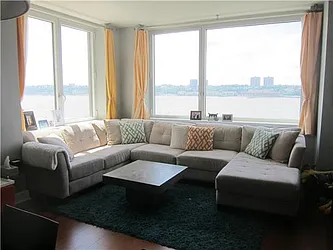 Rented by R New York