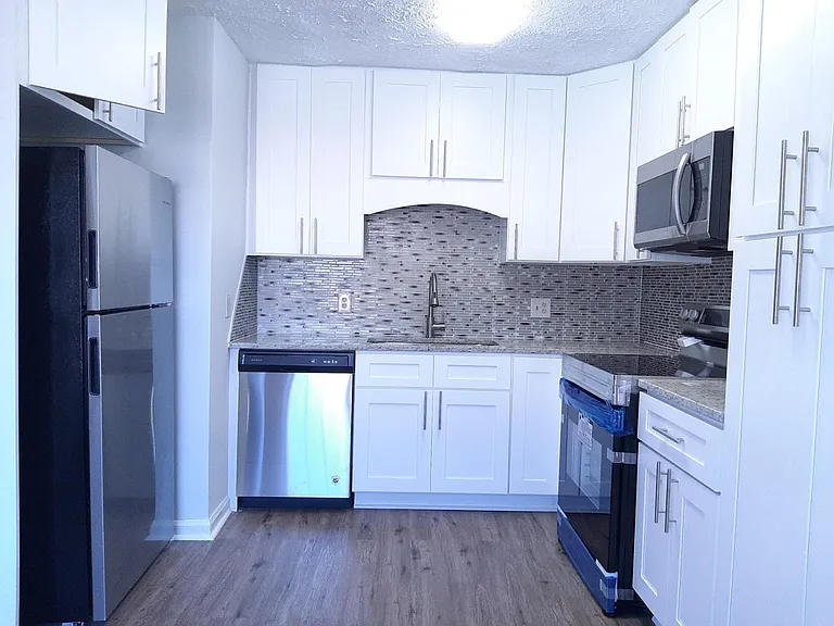 Kitchen: All Stainless Steel Appliances