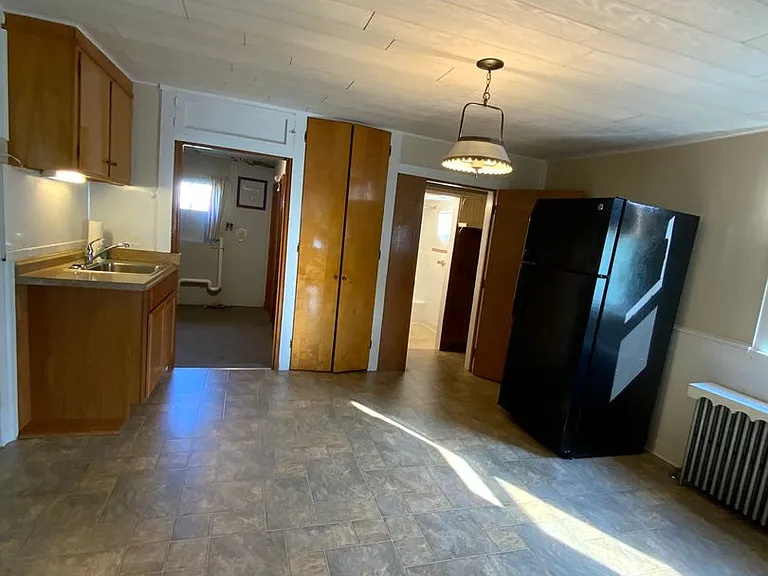 125 S Market Ave — Photo 10
