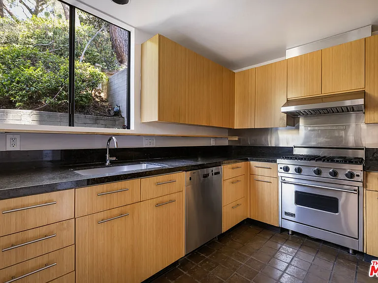3035 Windsor Ave — Photo 26