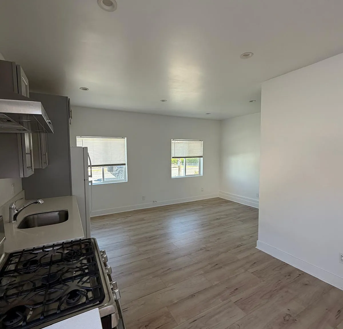 2 bed, 650 sqft, $2,590 — Photo 2